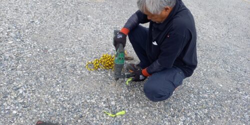 江見小駐車場の区画線の張り替え作業をおこないました。